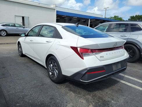 Used 2024 Hyundai Elantra SEL image 3