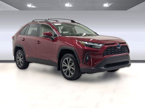 Used 2023 Toyota RAV4 XLE Premium image 6