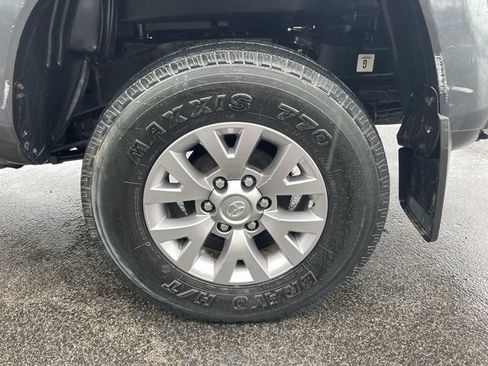 Used 2017 Toyota Tacoma SR5 w/ Tow Package AWD/4WD image 11