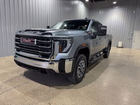 Used 2024 GMC Sierra 2500 SLE image 1