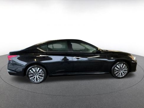 Used 2025 Nissan Altima 2.5 SV image 16