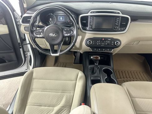 Used 2018 Kia Sorento FWD image 18