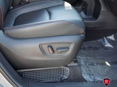 Used 2025 Toyota Sienna XSE FWD image 23
