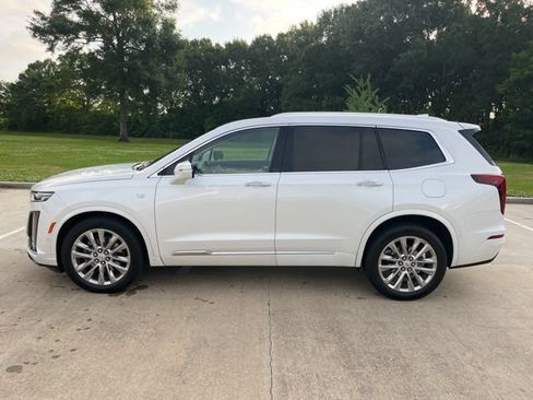 Used 2023 Cadillac XT6 Premium Luxury w/ Technology Package AWD/4WD image 2