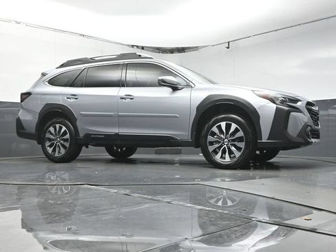 Certified 2025 Subaru Outback Touring w/ Popular Package #2 AWD/4WD image 33