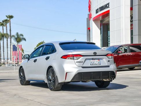Used 2023 Toyota Corolla SE w/ SE Premium Package image 9