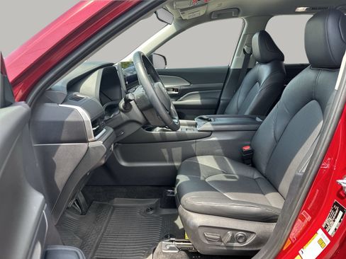 Used 2024 Toyota Grand Highlander XLE FWD image 13