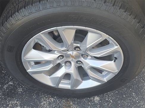 Used 2025 Chevrolet Silverado 1500 Custom image 5