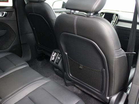 Used 2025 Volvo XC40 B5 Plus image 20