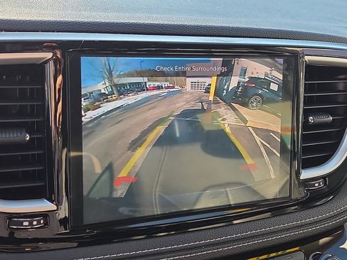 Used 2022 Chrysler Pacifica Touring-L image 19