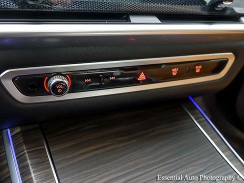 Used 2024 BMW X7 xDrive40i w/ M Sport Package image 24