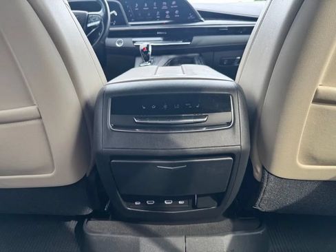 Used 2021 Cadillac Escalade Sport w/ LPO, Illumination Package AWD/4WD image 21