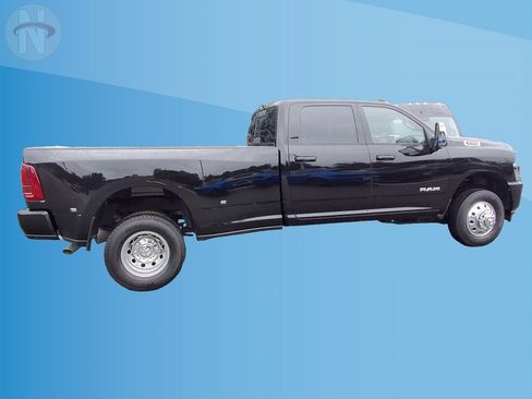 Used 2025 RAM 3500 Limited w/ Towing Technology Group AWD/4WD image 9