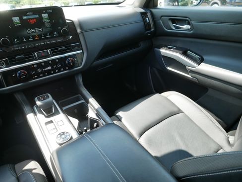 Certified 2024 Nissan Pathfinder SL w/ SL Premium Package AWD/4WD image 11
