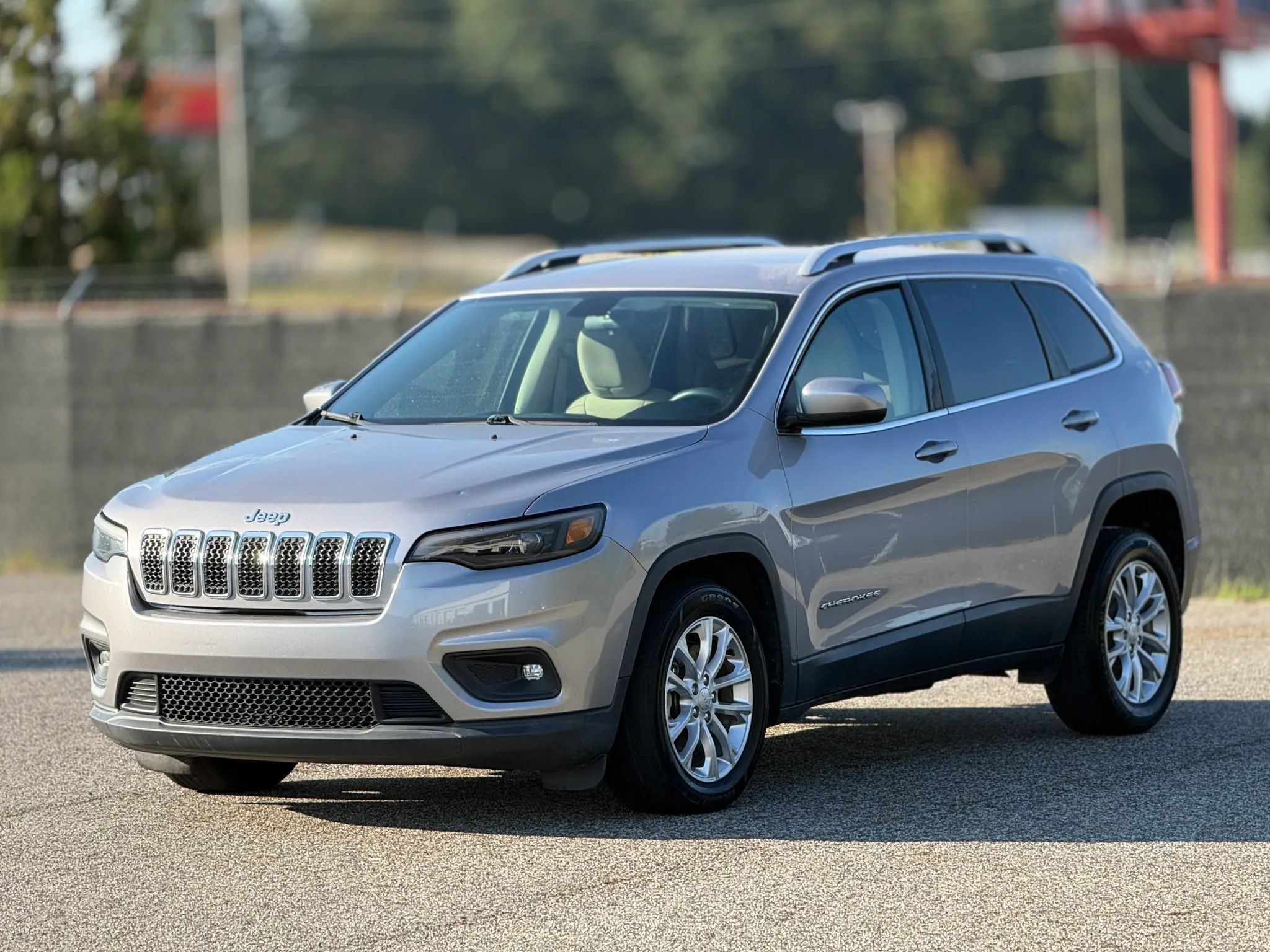 Used 2019 Jeep Cherokee Latitude w/ Popular Appearance Group FWD image 6