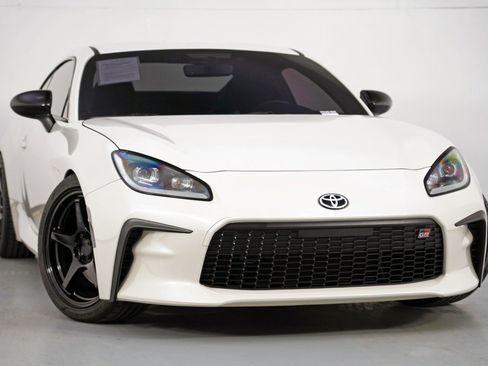 Used 2024 Toyota GR86 Premium image 4