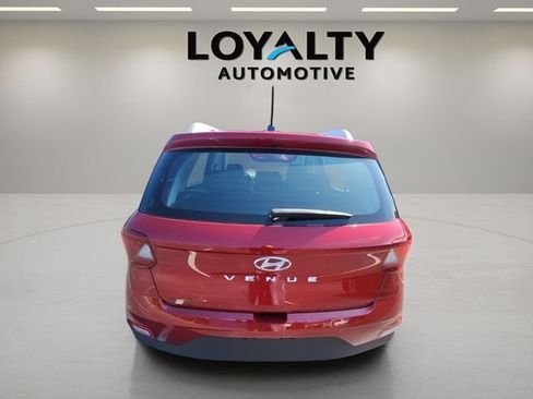 Used 2024 Hyundai Venue Limited FWD image 6