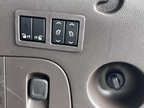 Used 2017 GMC Yukon XL Denali w/ Open Road Package image 40