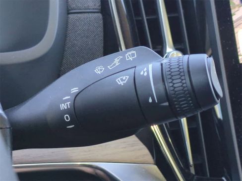 New 2025 Volvo XC90 B5 Core w/ Protection Package Premier image 25