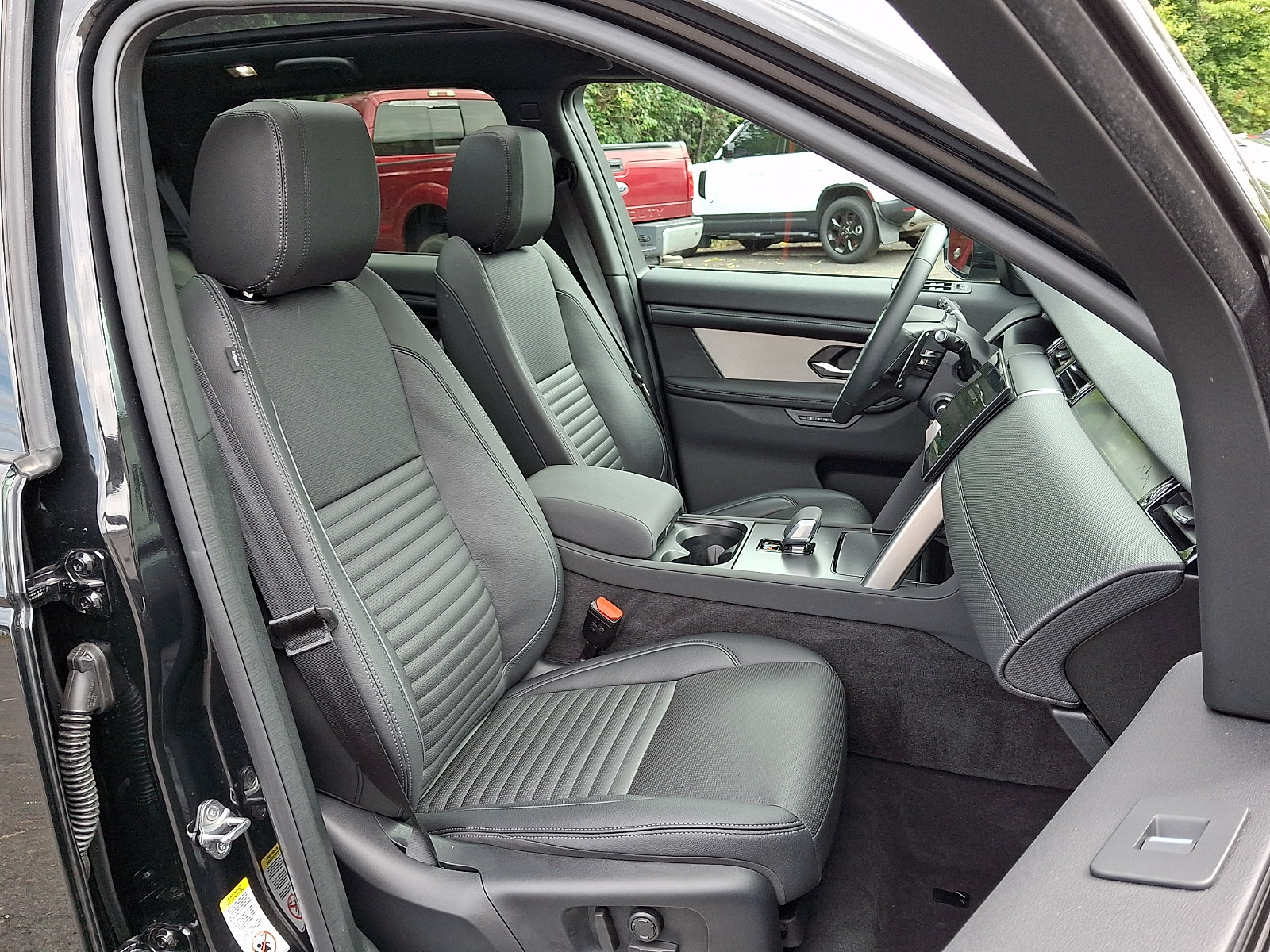 Used 2026 Land Rover Discovery Sport Landmark AWD/4WD image 3