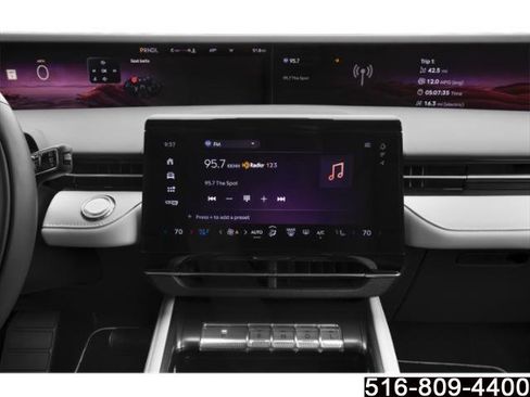 Used 2026 Lincoln Nautilus Premier image 10