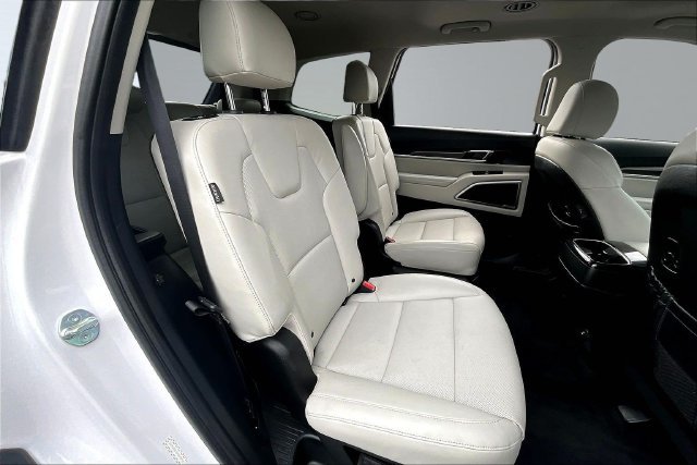 Certified 2023 Kia Telluride S w/ S Sunroof Package AWD/4WD image 24