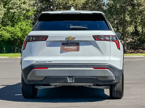 Used 2025 Chevrolet Equinox LT AWD/4WD image 5