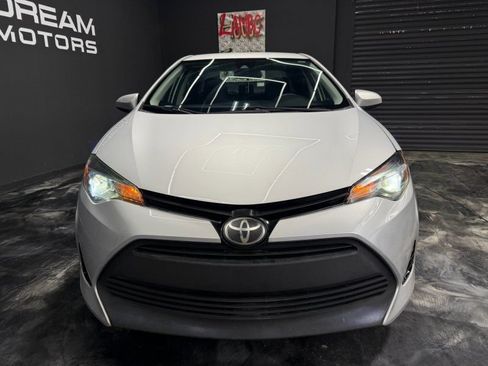 Used 2019 Toyota Corolla LE FWD image 2