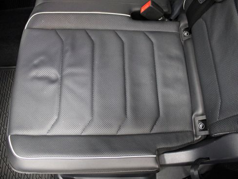 Used 2024 Volkswagen Tiguan SEL R-Line image 24