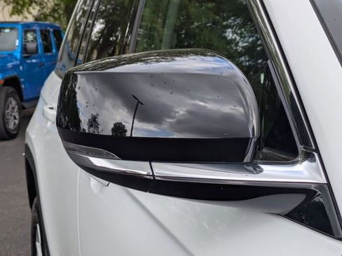 Used 2023 Jeep Grand Cherokee Limited image 13