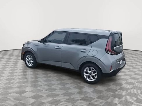 Used 2023 Kia Soul S FWD image 7