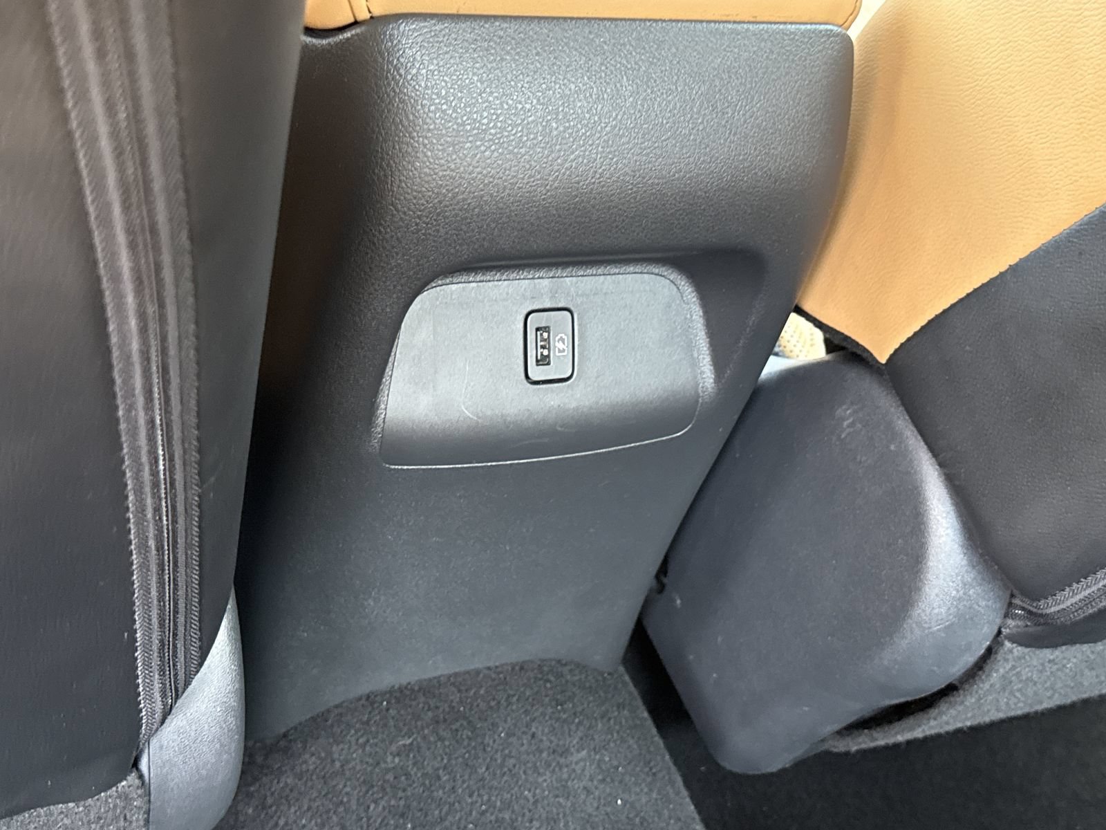 Used 2023 Nissan Sentra SV w/ SV Premium Package FWD image 11