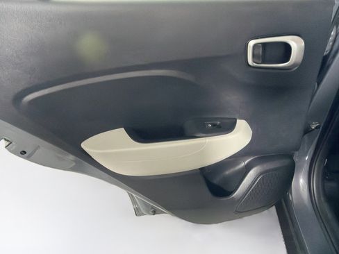 Used 2025 Hyundai Venue SEL FWD image 25