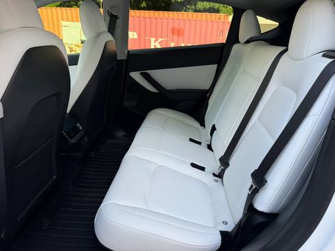 Used 2021 Tesla Model Y Long Range AWD/4WD image 17