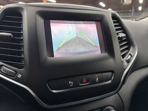 Used 2021 Jeep Cherokee Latitude Plus image 20