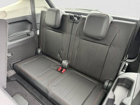 Used 2024 Volkswagen Tiguan Wolfsburg Edition image 19