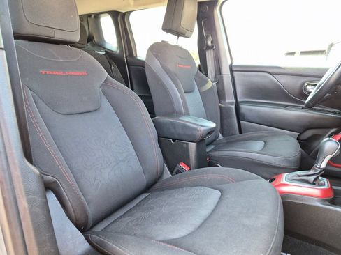 Used 2022 Jeep Renegade Trailhawk AWD/4WD image 30