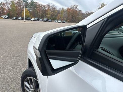 Used 2023 GMC Terrain Denali image 18