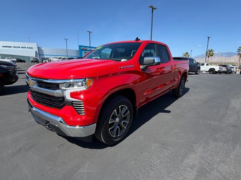 Used 2023 Chevrolet Silverado 1500 LT AWD/4WD image 7