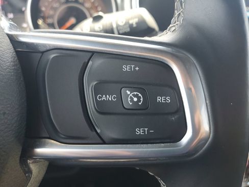 Used 2020 Jeep Wrangler Unlimited Sahara w/ Dual Top Group AWD/4WD image 28