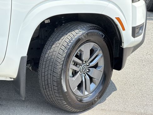 Used 2025 Nissan Frontier SV RWD image 5
