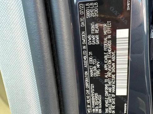 Certified 2024 Volvo XC60 T8 Ultimate w/ Protection Package Premier AWD/4WD image 30