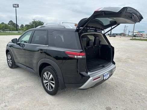 Used 2024 Nissan Pathfinder SL FWD image 4