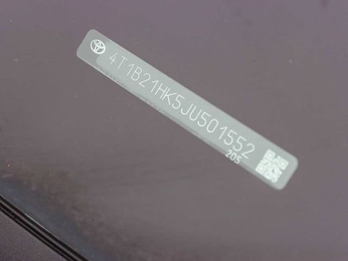 Used 2018 Toyota Camry XLE image 28