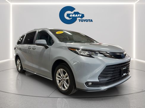 Used 2023 Toyota Sienna XLE Woodland Edition AWD/4WD image 11