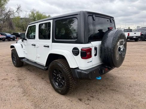 Used 2022 Jeep Wrangler Unlimited Sahara w/ Cold Weather Group AWD/4WD image 3