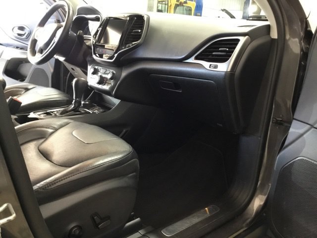 Used 2019 Jeep Cherokee Limited AWD/4WD image 51