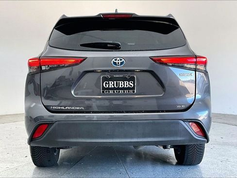 Used 2021 Toyota Highlander XLE image 6