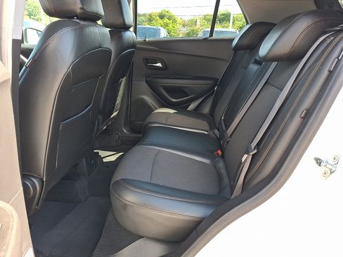 Certified 2018 Chevrolet Trax LT w/ LT Convenience Package FWD image 11
