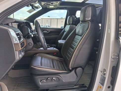 Used 2025 GMC Yukon Denali Ultimate w/ LPO, Floor Liner Package AWD/4WD image 18